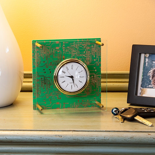Recycled circuit board desk clock for geeks who love creativity Homecrux