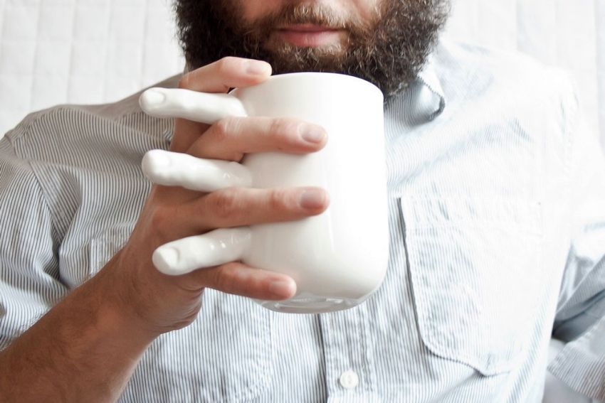 Fingers Coffee Mug With Protruding Fingers as the Handle