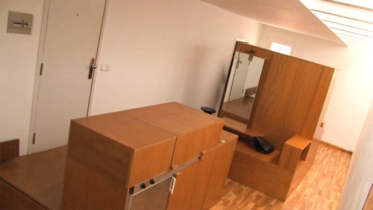 ‘House in a Suitcase’ Promotes Micro Dwelling 1