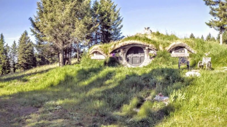 10 Real-Life Hobbit Homes From Around The World