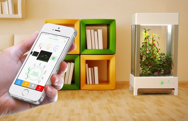 Niwa smartphone-controlled growing system