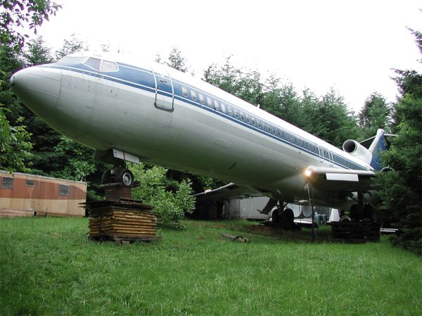 Boeing 727 Airplane Home