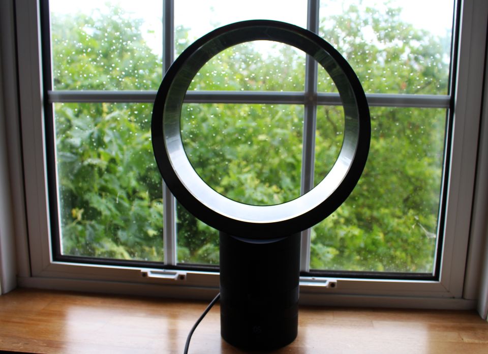 Dyson's Bladeless Desk Fan