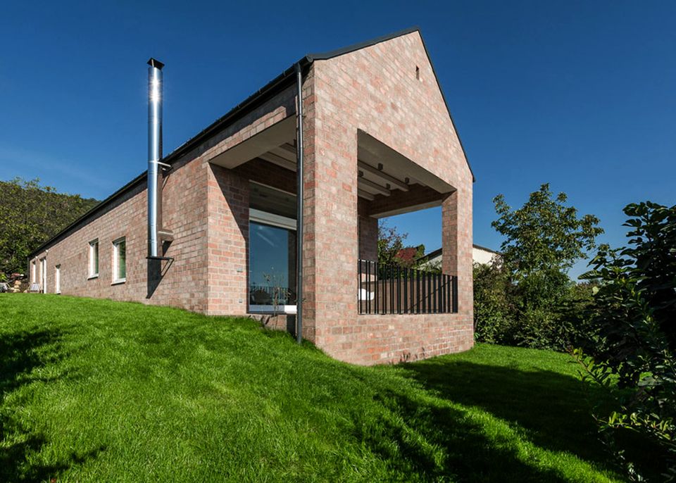 Long Brick House by Foldes Architects