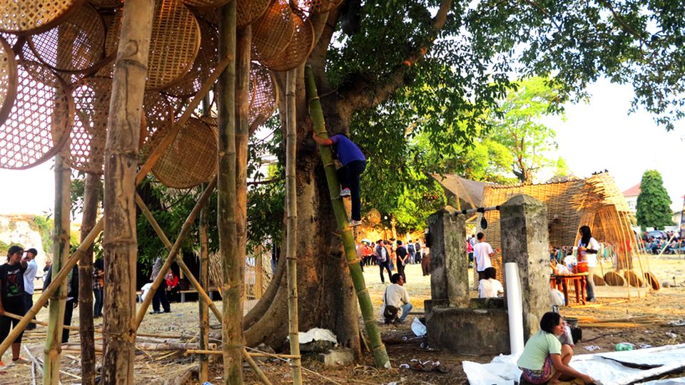 Bamboo-weaved Treehouse by Budi Pradono Architects