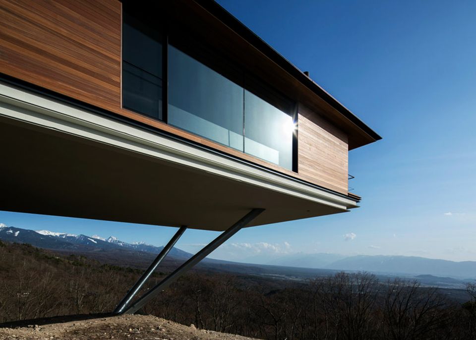 Mountainside Home in Japan