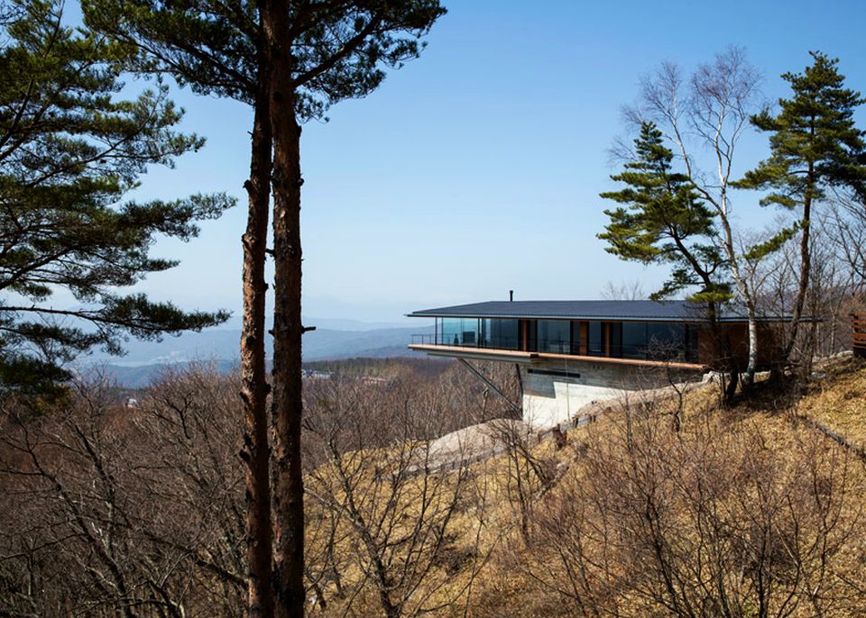 Mountainside Home in Japan