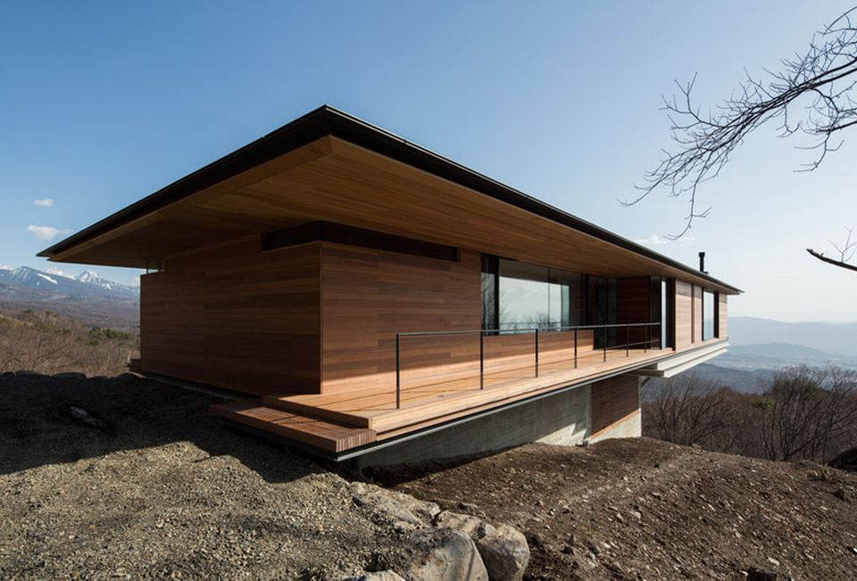 Mountainside Home in Japan