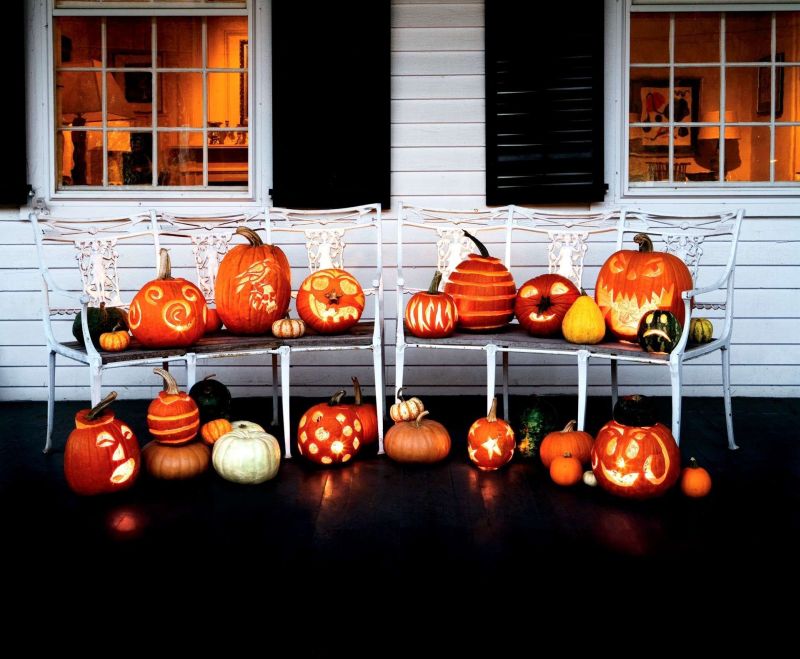 Black and orange theme for front door Halloween decoration 