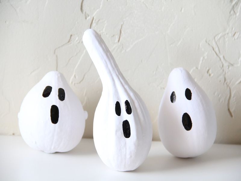 DIY-Painted-Ghost-Gourds