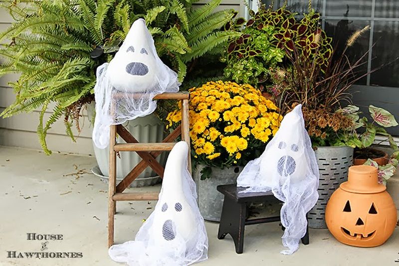 DIY-Painted-Ghost-Gourds