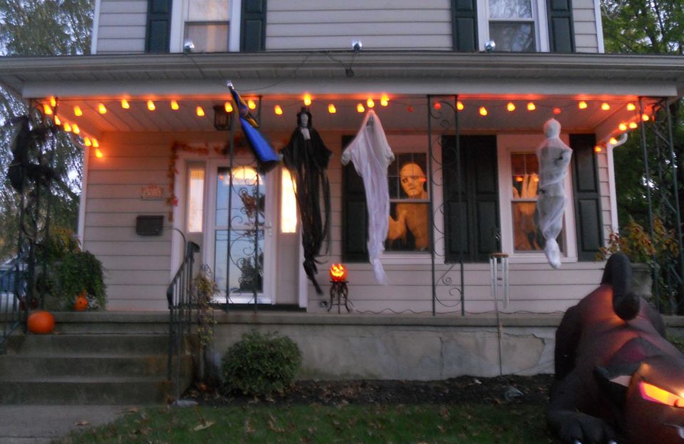 Decorate front porch for Halloween