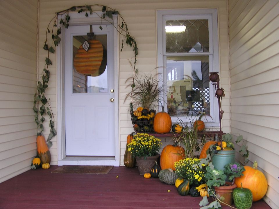 Decorate front porch for Halloween