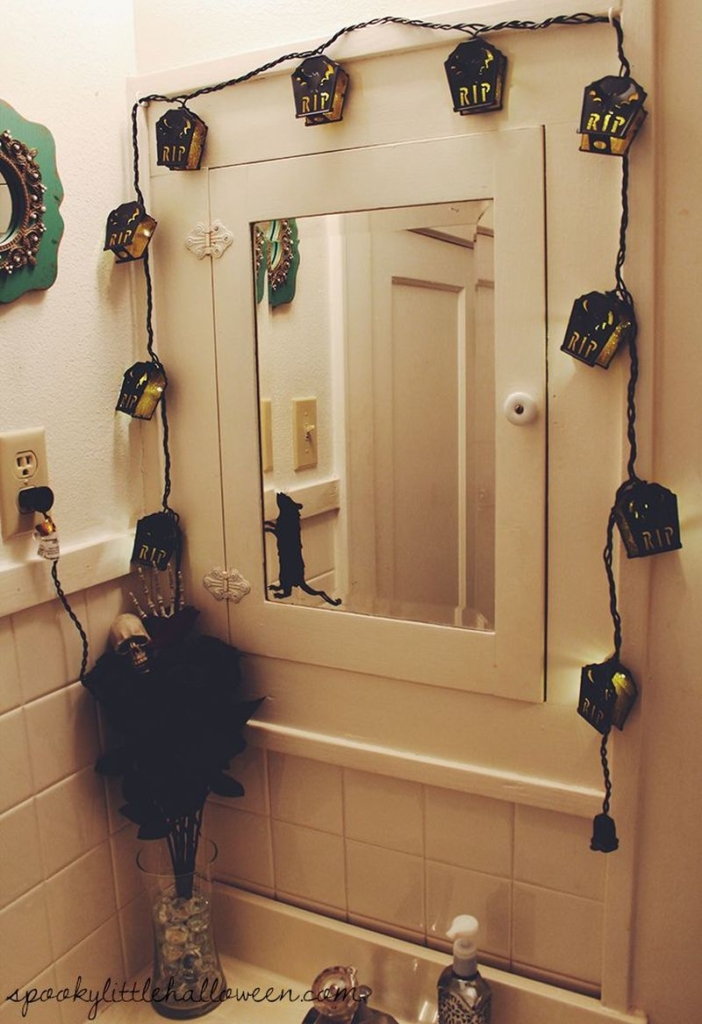 10 Spooky Halloween Bathroom Decorating Ideas for 2020