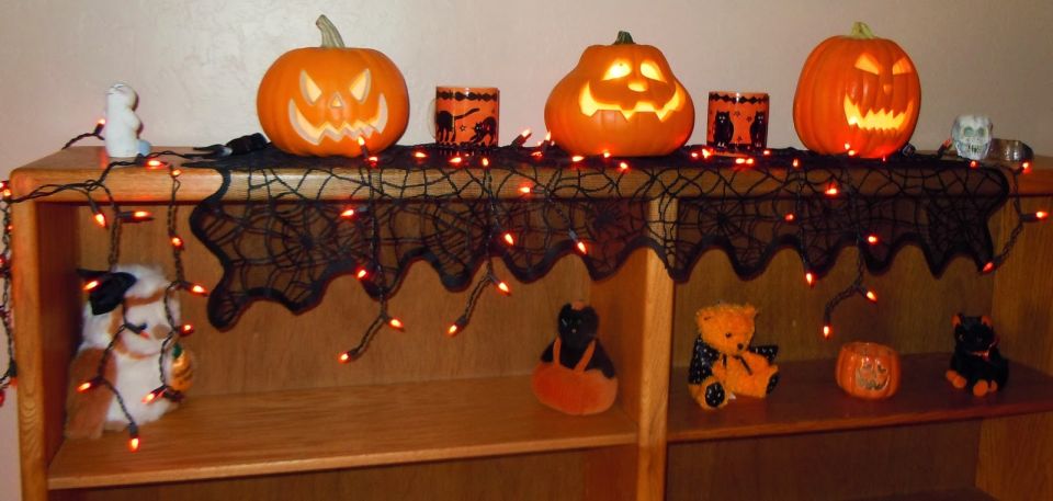 light strings for Halloween decor 