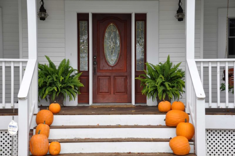 Pumpkin Halloween decor front porch 