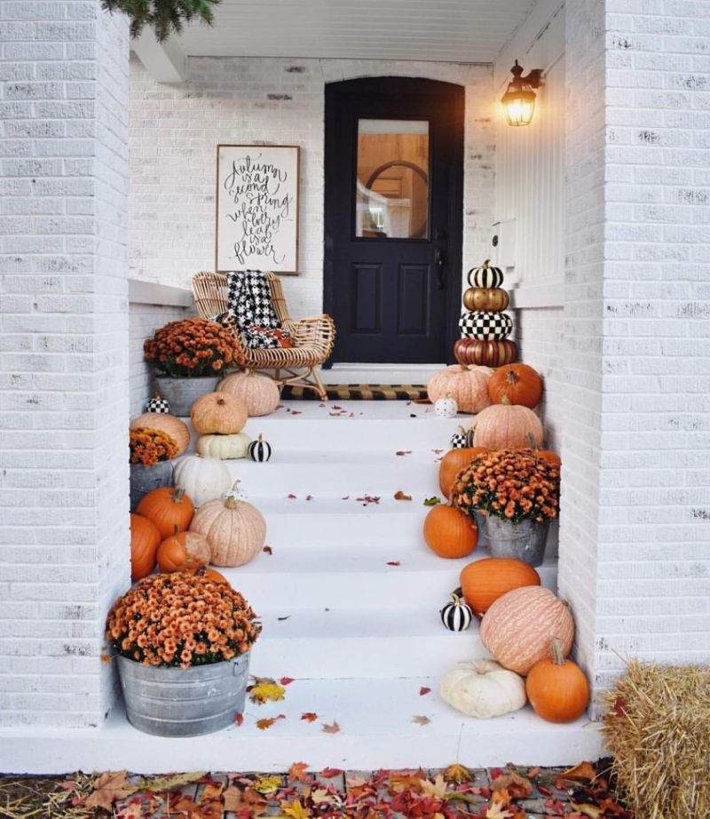 Pumpkin front porch halloween decoration