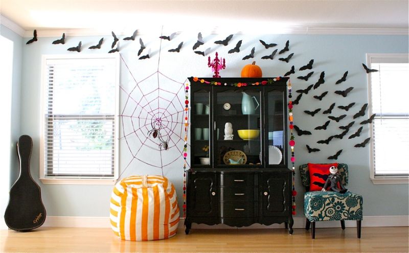 spiders,, bats, and other Halloween props for living room decor 