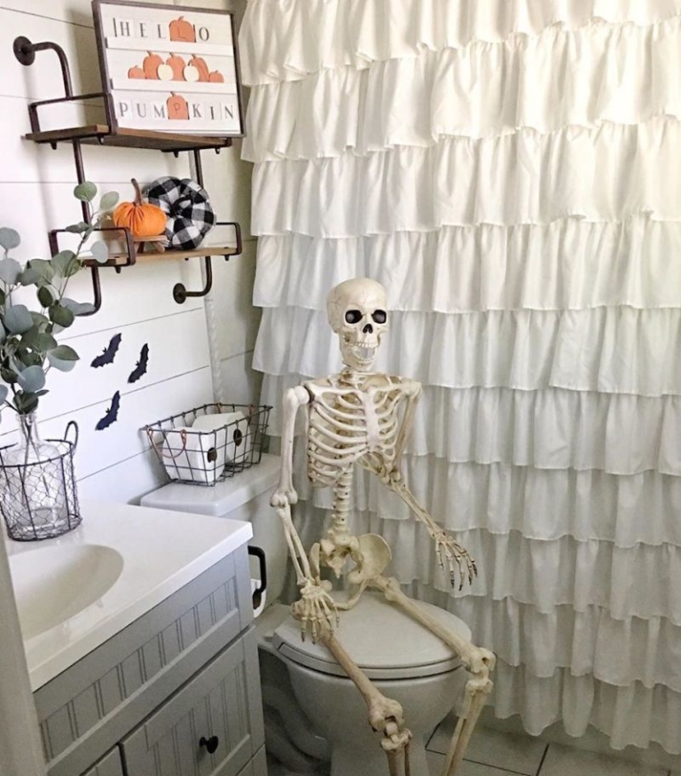 10 Spooky Halloween Bathroom Decoration Ideas for 2021