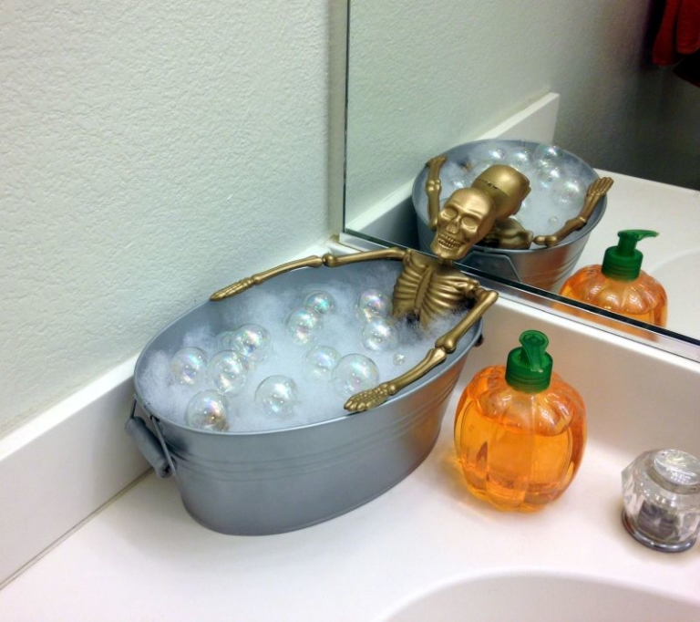10 Spooky Halloween Bathroom Decoration Ideas for 2021