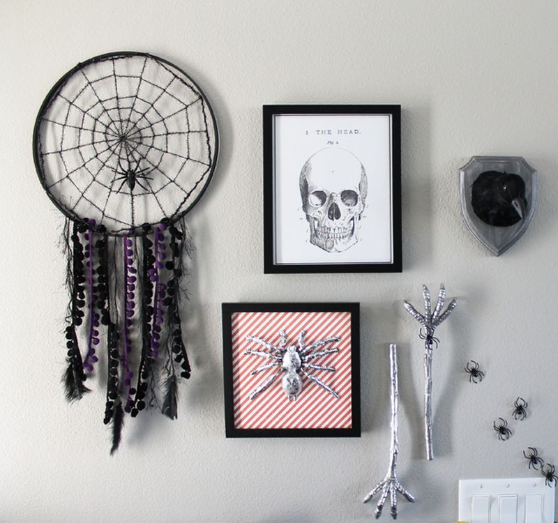 Wall décor with Spooky dreamcatcher and wall frames 