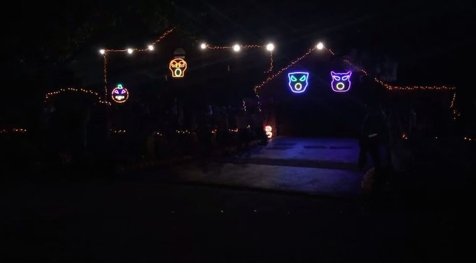 Thomas House’s coolest Halloween light show