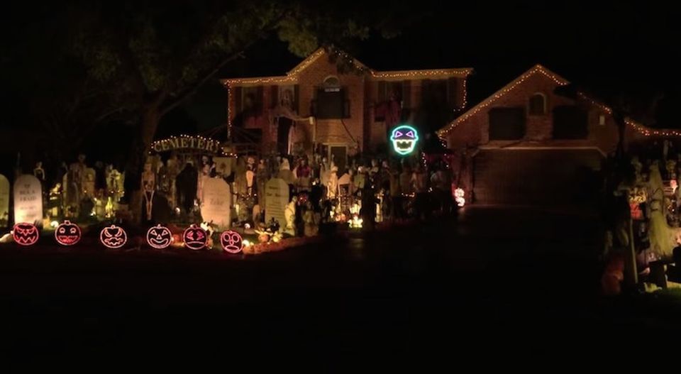 Thomas House’s coolest Halloween light show