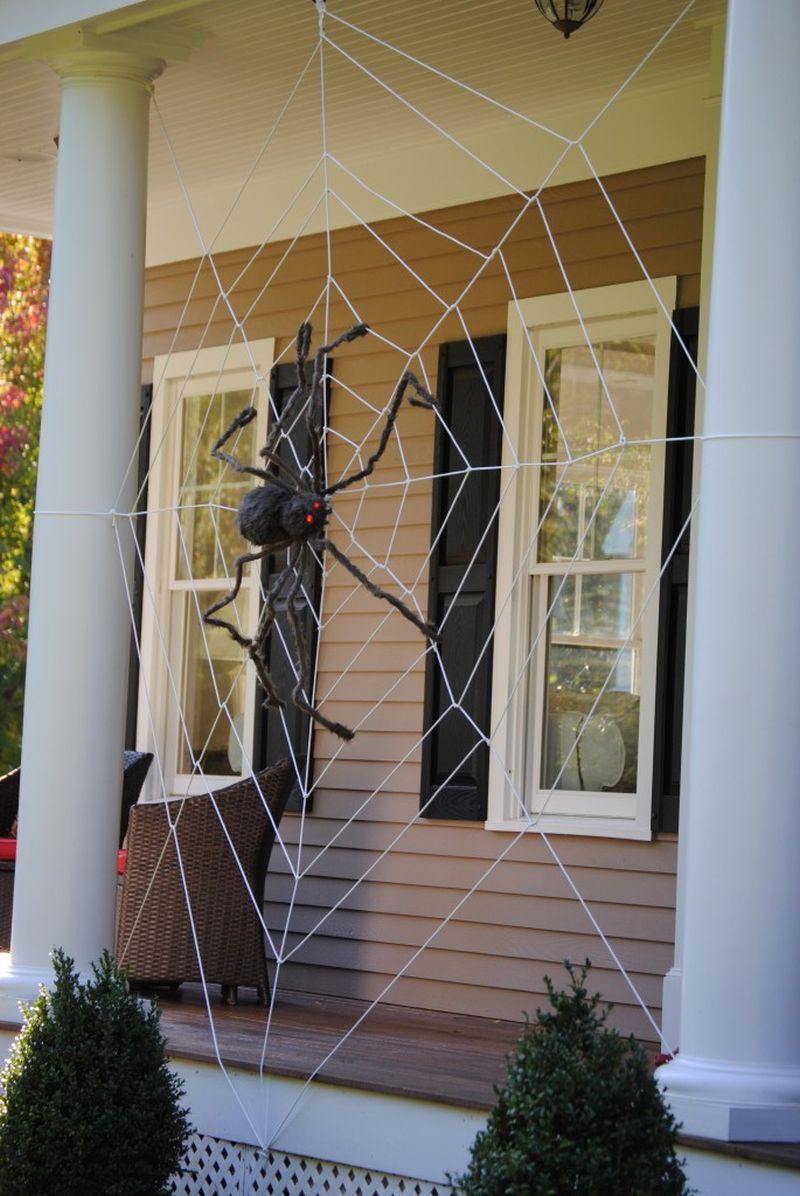 spider decor for halloween