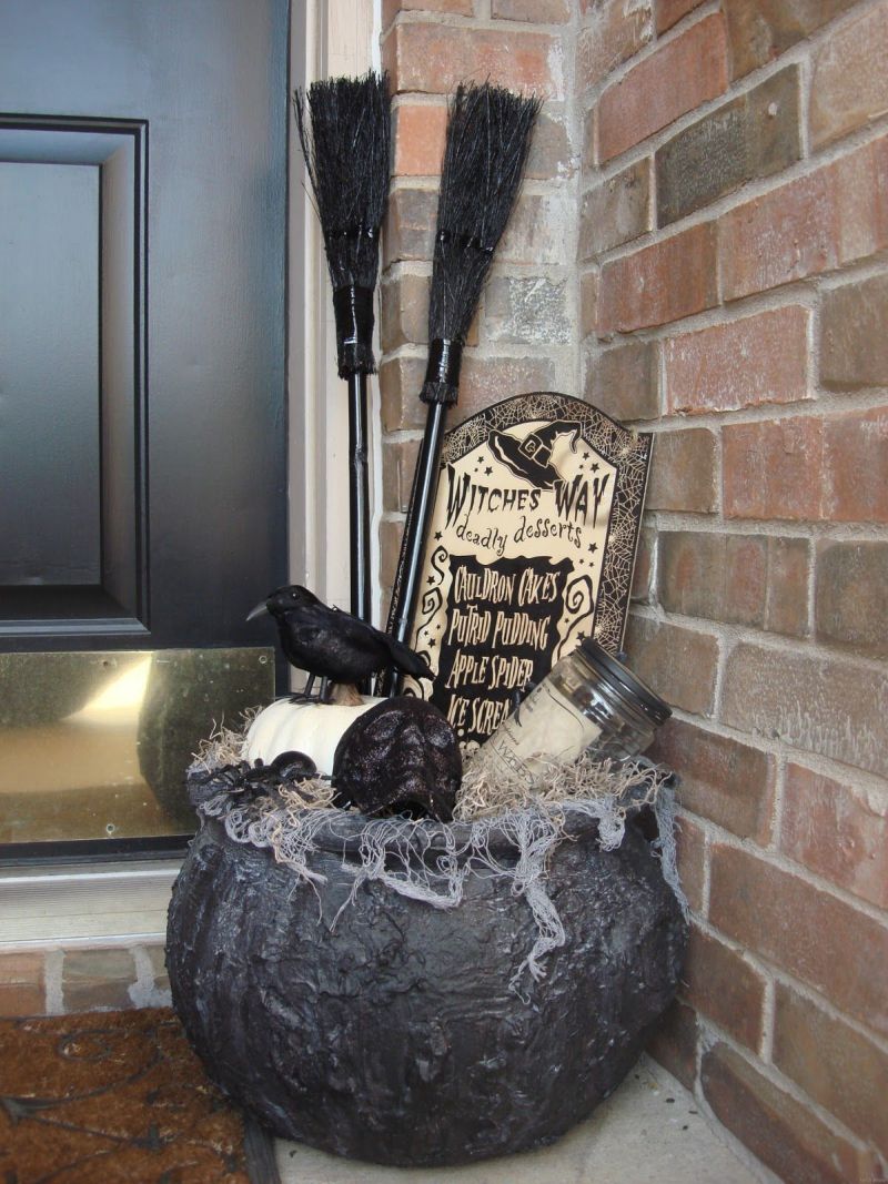 witch decor front porch halloween_1