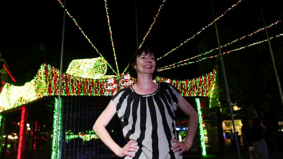 Canberra family sets world record for largest Christmas lights display