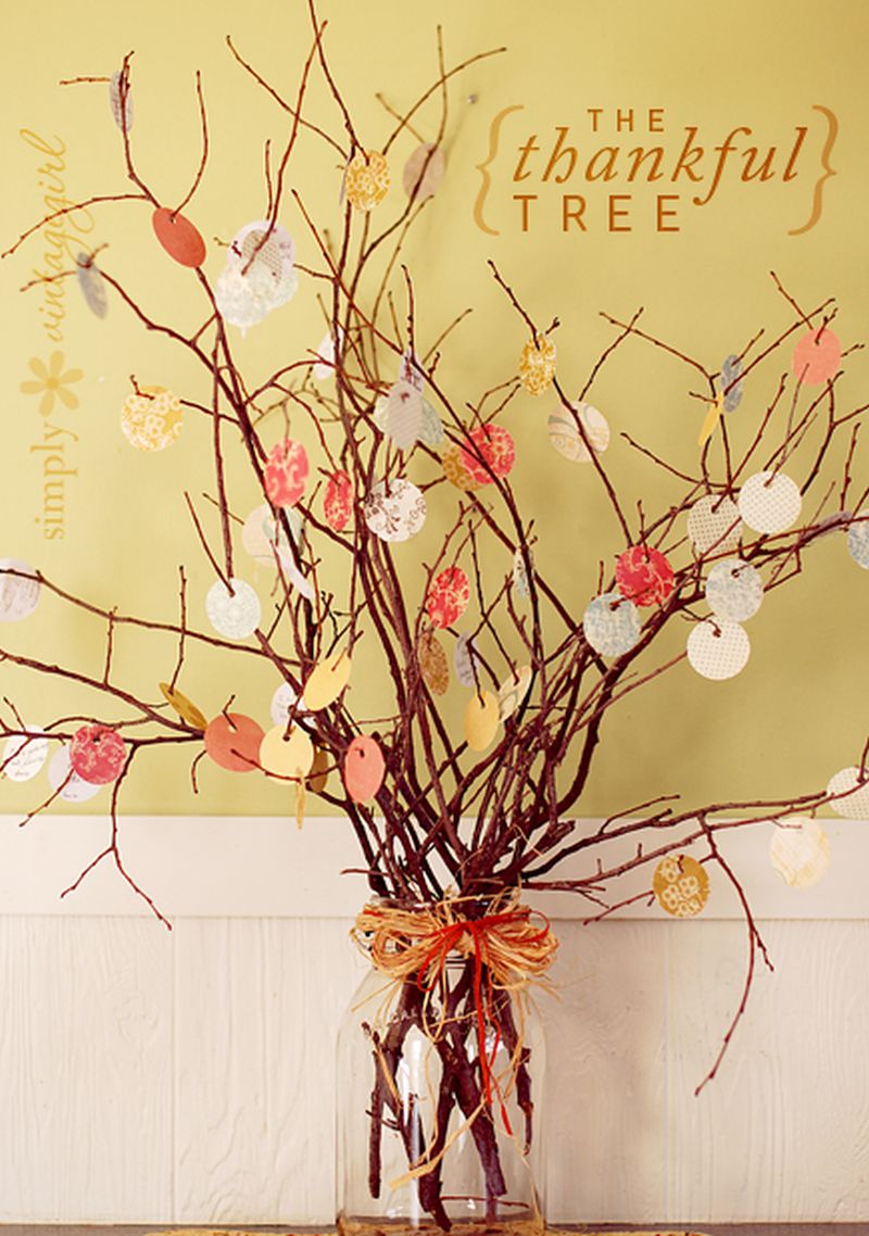 thankful tree with colorful paper rounds 