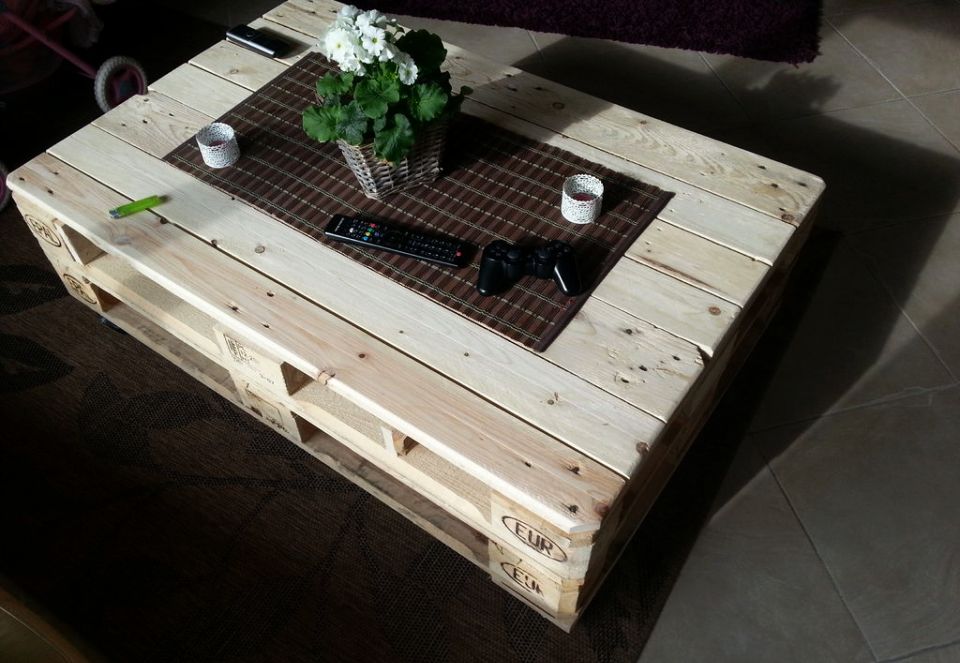 Lift-top Coffee Table with Abundant Storage Space