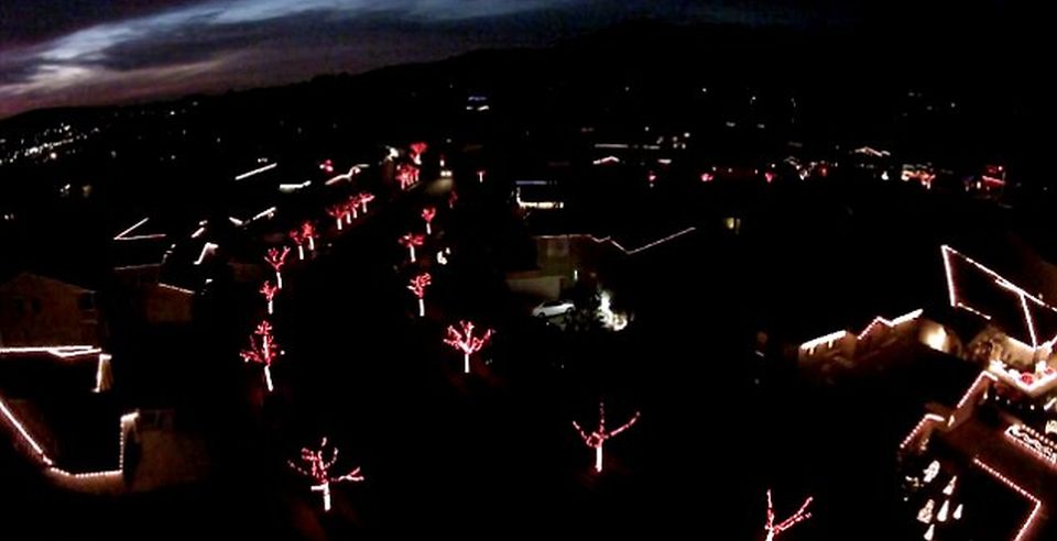 California neighborhood united to sync electrifying Christmas light display