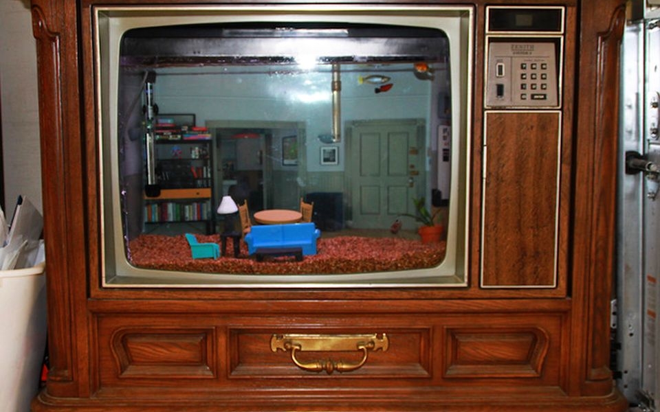 Retro TV turned into Seinfeldthemed fish tank HomeCrux