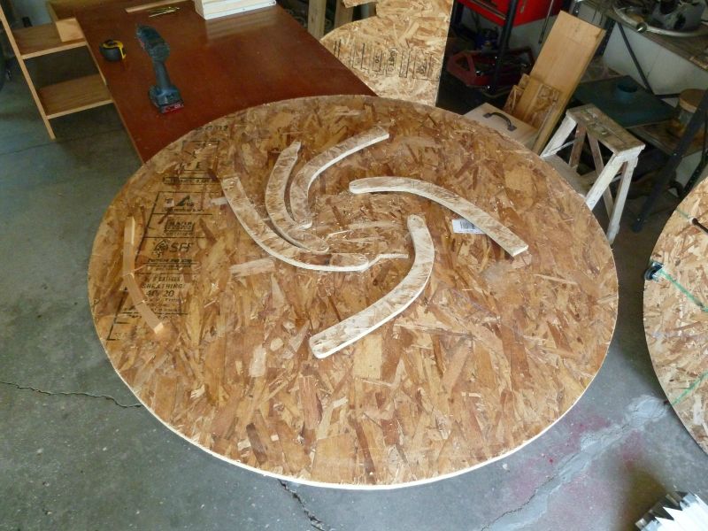 Scott Rumschlag Builds Amazing Wooden Expanding Table 