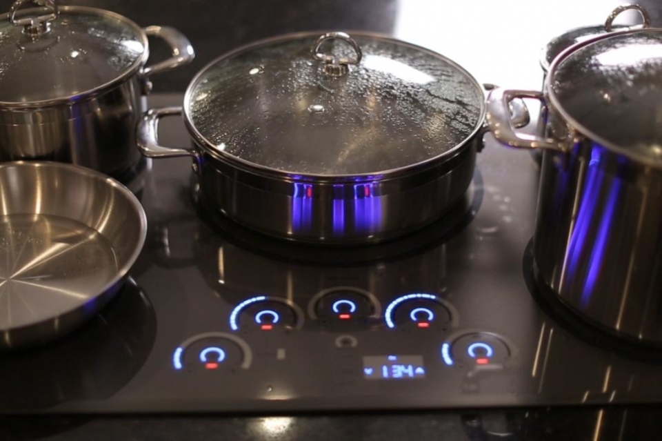 GE’s Smart Sous Vide Probe and Touch-sensitive Induction Cooktops