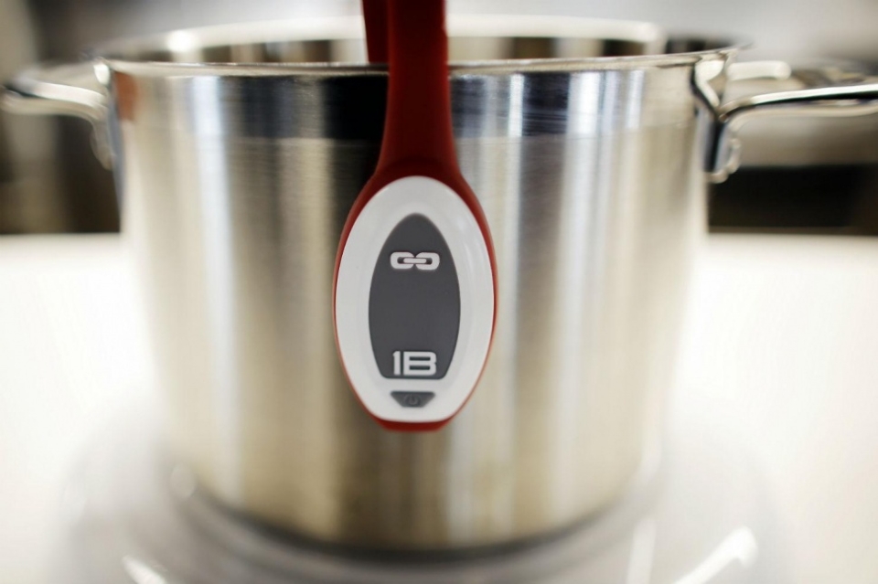 GE’s smart sous vide probe interacts with touchsensitive induction