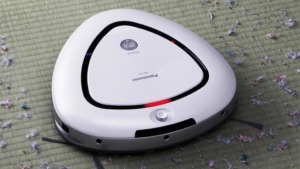 Panasonic's Triangular Robotic Cleaner MC-RS1 Rulo