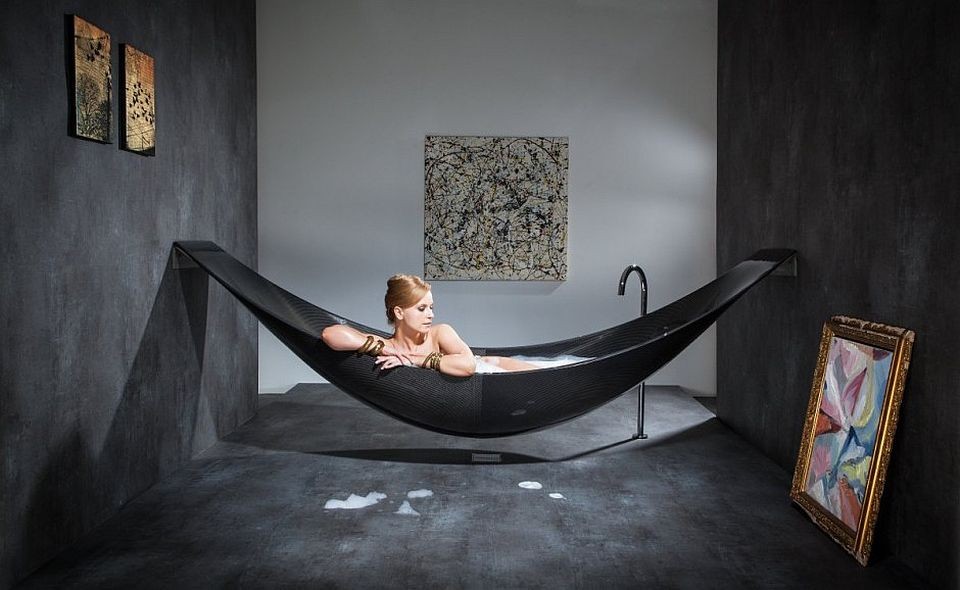 Vessel hammock-style bathtub