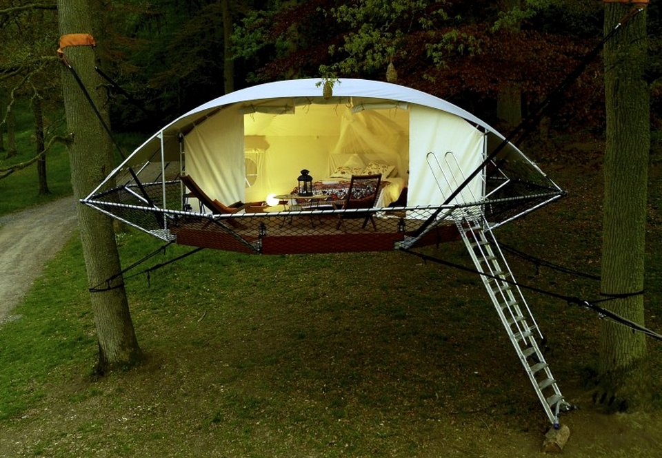 Dom’Up Suspended Treetop Cabin for Unique Camping Experience