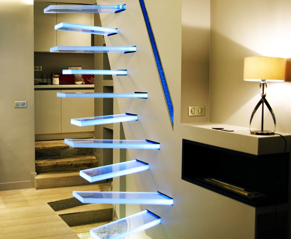 Incandescent-Glass-Staircase-by-Frederic Hamerlak