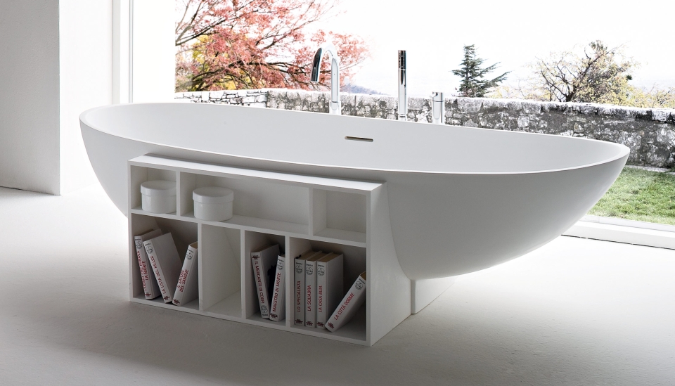 Rexa egg-shaped bathtub with bookshelf