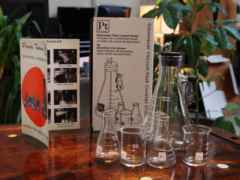 The set comprises of two beakers and two flask shot glasses