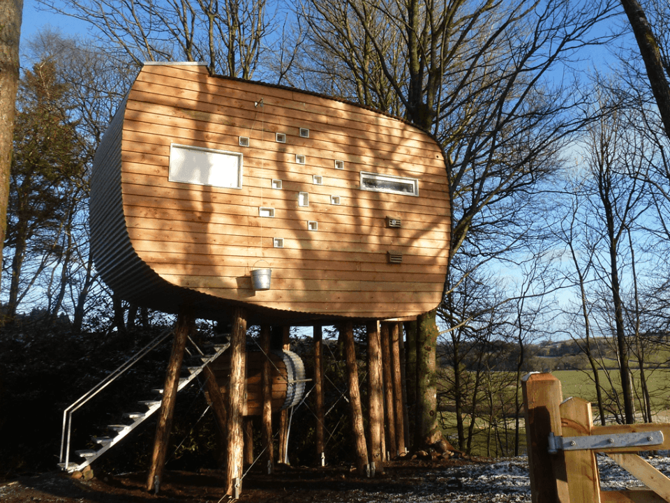 Farmer Julie builds off-grid bothy and treehouse