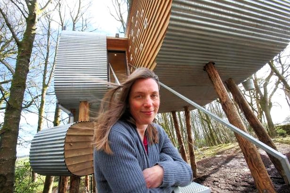 Farmer Julie builds off-grid bothy and treehouse