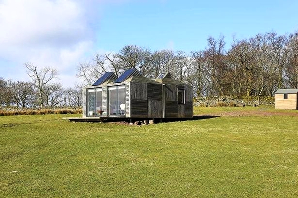 Farmer Julie builds off-grid bothy and treehouse