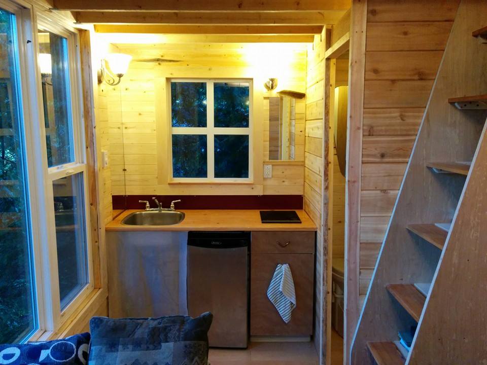 Kitchen with mini fridge and basic necessities