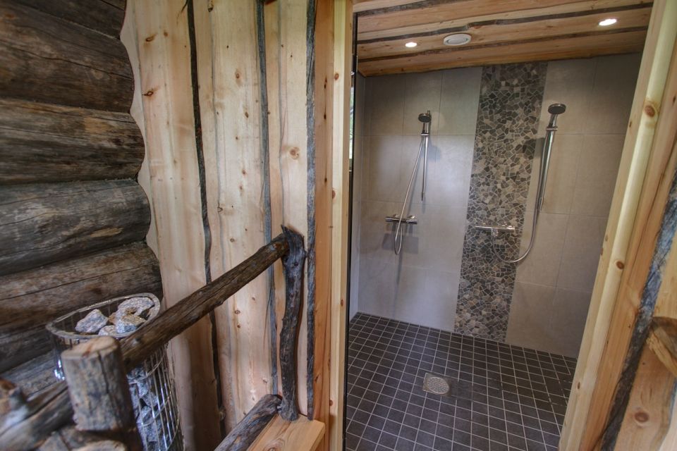 Two showers directly attached to sauna