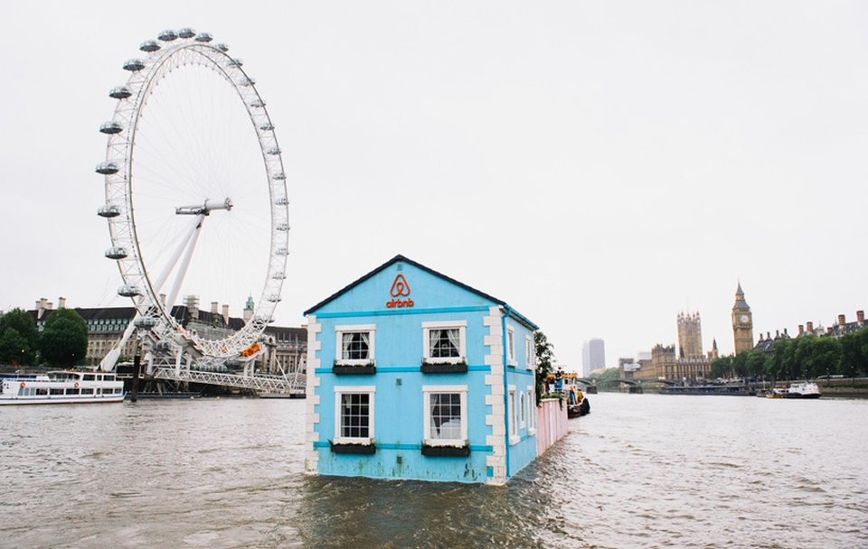 Airbnb’s rental houseboat