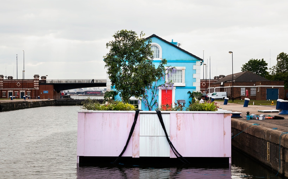 Airbnb’s rental houseboat